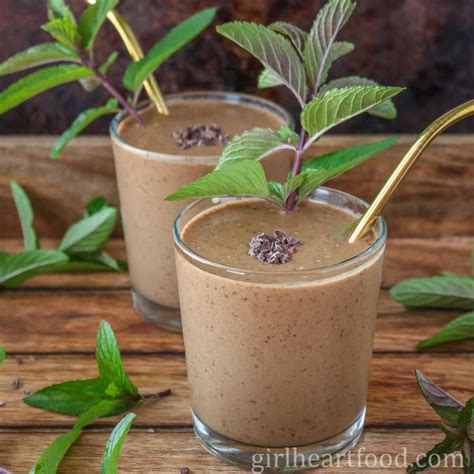 chocolate-mint-smoothie-girl-heart-food image