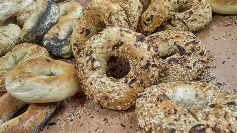 where-to-find-the-best-bagels-in-montreal-ranked-time image