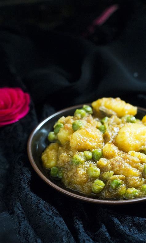 aloo-matar-curry-recipe-potato-peas-curry-fas-kitchen image