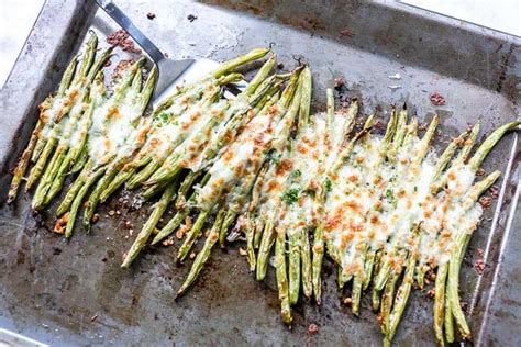 garlic-roasted-cheesy-green-beans-the-tortilla-channel image