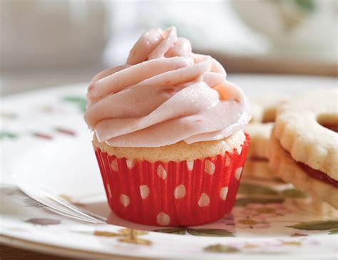 strawberry-cupcakes-with-strawberry-frosting image