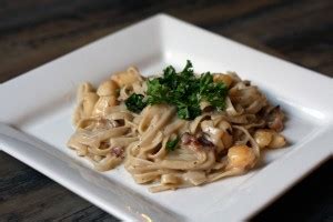 bacon-and-scallop-fettuccine-alfredo-a-food-and-life image
