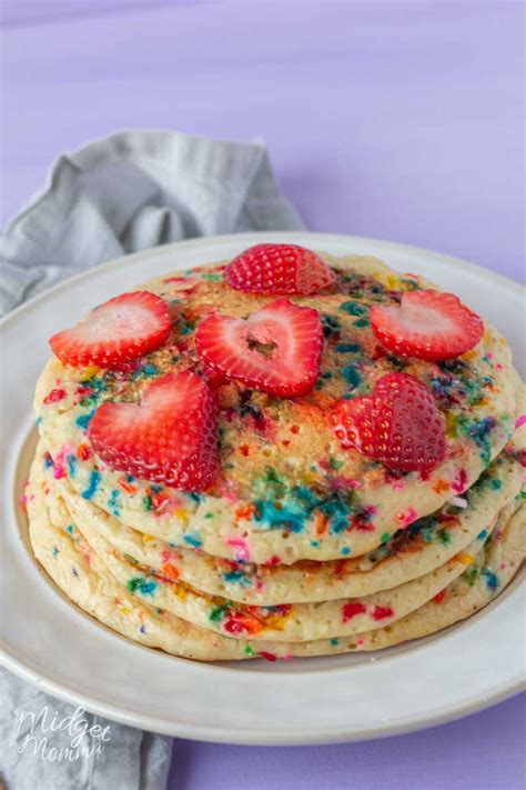 funfetti-birthday-cake-pancakes-recipe-midgetmomma image