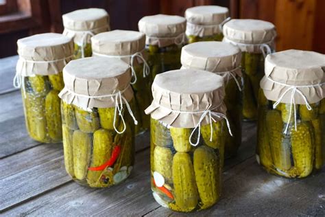 garlic-dill-pickles-recipe-weekend-at-the-cottage image