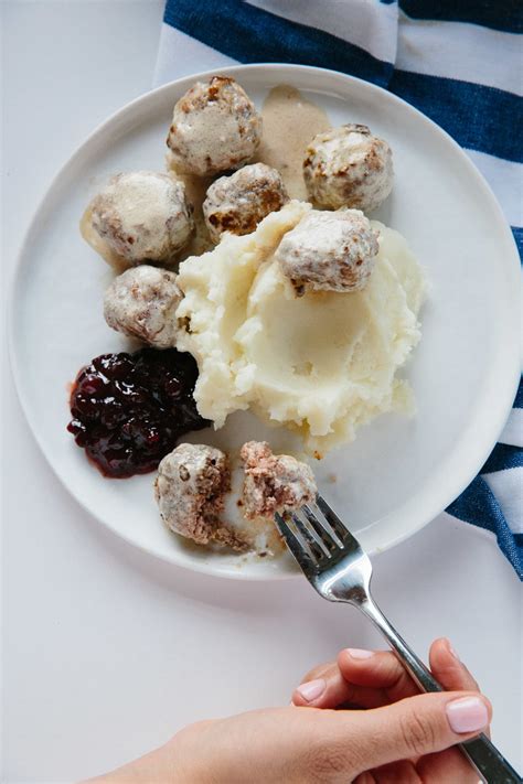 how-to-make-classic-swedish-meatballs-with-sour-cream image