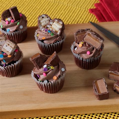 chocolate-candy-bar-cupcakes-two-bite image