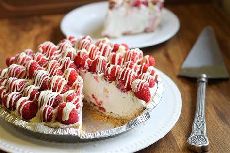 raspberry-white-chocolate-cheesecake-pie-bakerita image