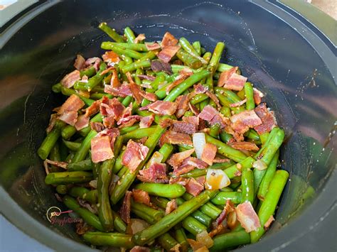 slow-cooker-bbq-green-beans-with-bacon-blogghetti image