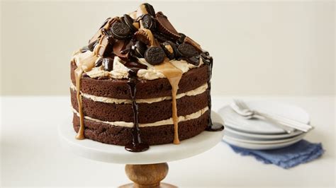 peanut-butter-cup-and-oreo-cake image