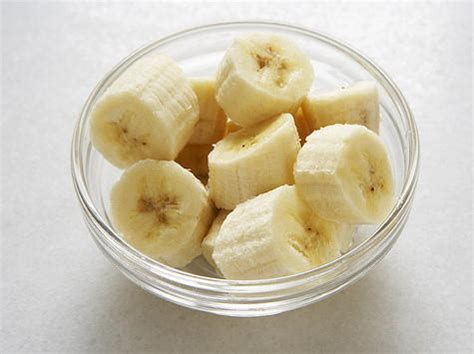 banana-berry-wake-up-shake-cookstrcom image