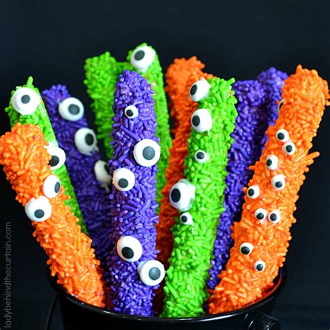 halloween-party-eye-of-newt-pretzels-lady-behind image