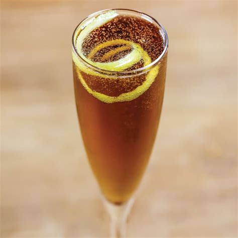 kir-royale-cocktail-recipe-liquorcom image