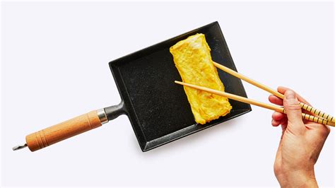 tamagoyaki-is-a-japanese-omelette-made-of-sweet-or image