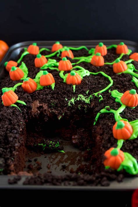 pumpkin-patch-poke-cake-recipe-queenslee-apptit image
