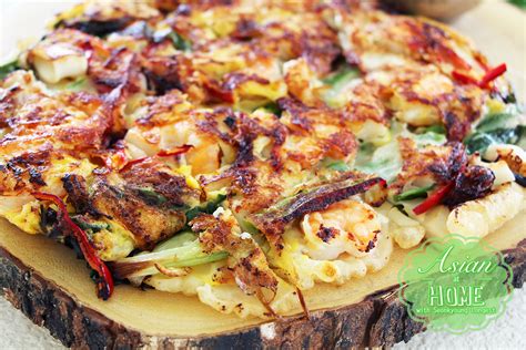 haemul-pajeon-korean-seafood-green-onion-pancake image