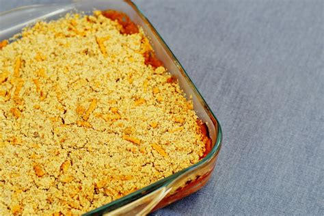 savoury-crumble-with-minced-beef-and-tomatoes image