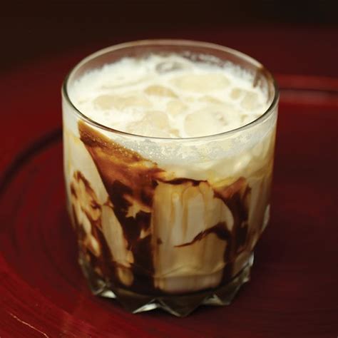 peanut-butter-cup-cocktail-recipe-liquorcom image