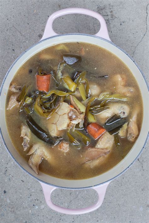 how-to-make-a-rich-and-flavorful-chicken-broth-for image