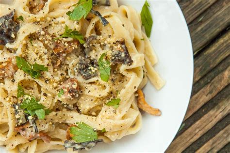 creamy-chanterelle-pasta-the-greedy-vegan image