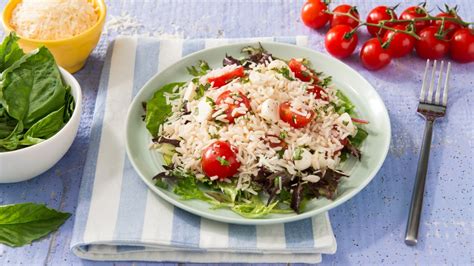 caprese-rice-salad-with-balsamic-drizzle-minute-rice image