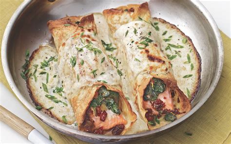 french-fare-salmon-and-spinach-crpes image