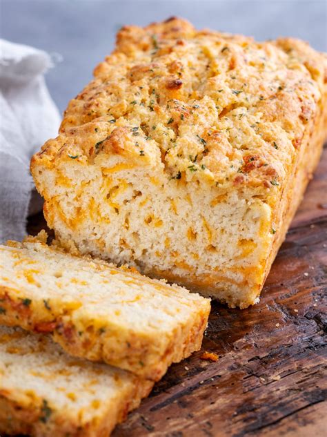garlic-cheddar-beer-bread-the-chunky-chef image