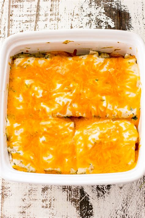 shredded-beef-green-chile-enchiladas-lisas-dinnertime image