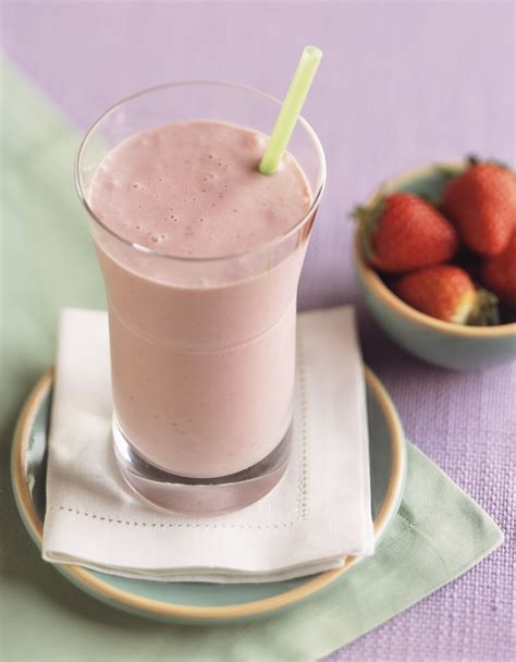 creamy-strawberry-smoothie-with-condensed-milk image