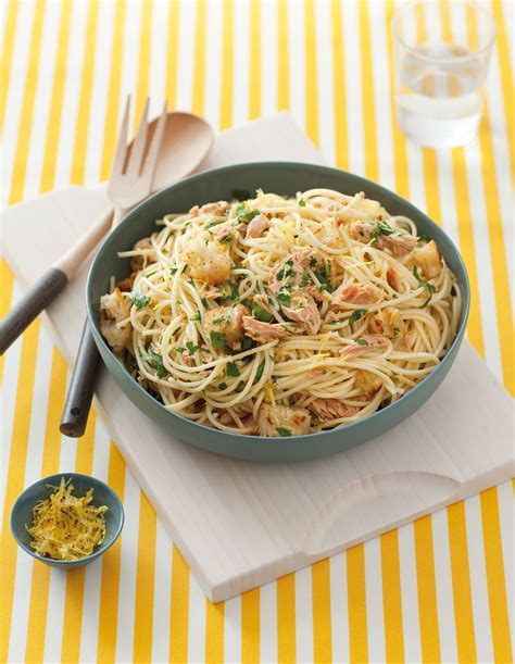 spaghetti-with-tuna-croutons-parsley-and-lemon image
