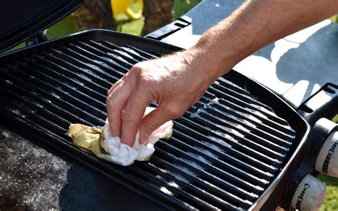 how-to-season-grill-grates-best-oil-for-seasoning-and-more image