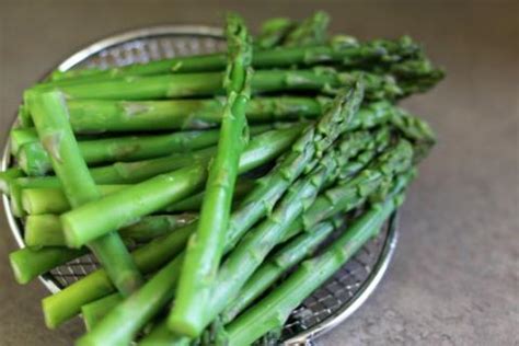 asparagus-with-ham-and-egg-gravy-louisiana image