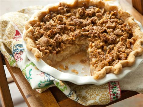recipe-apple-pie-with-walnut-crumb-topping-whole image