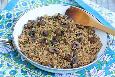 oven-baked-brown-rice-with-vegetables-the image