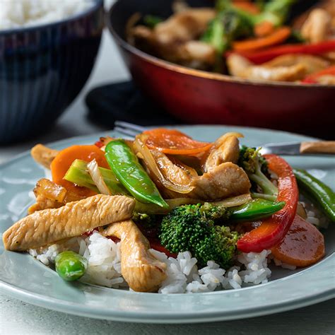 chicken-stir-fry-with-vegetables-low-calorie image