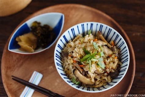 takikomi-gohan-japanese-mixed-rice-炊き込みご飯-just-one image