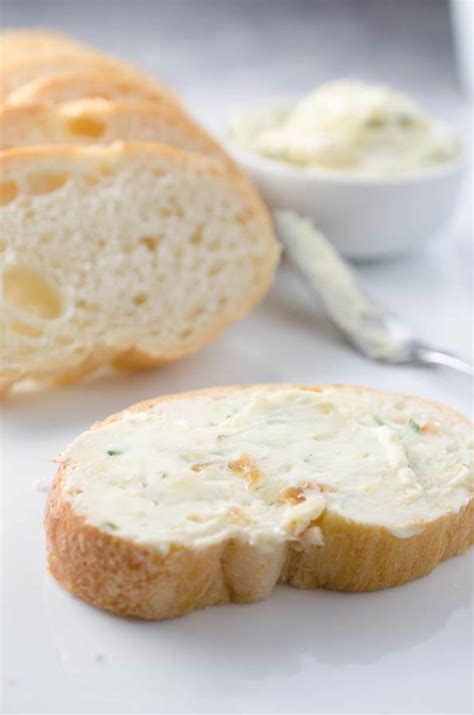 rosemary-roasted-garlic-whipped-butter-oh image