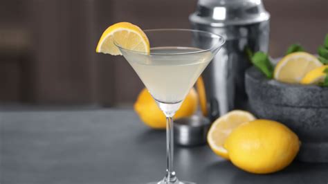 the-kamikaze-cocktail-recipe-2022-masterclass image