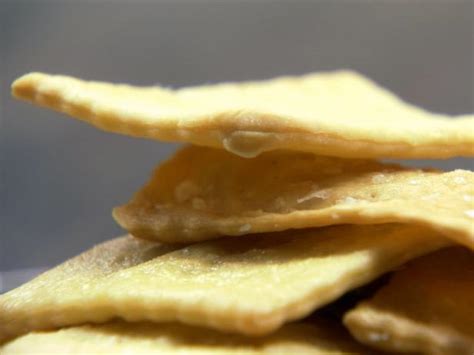 homemade-soda-crackers image
