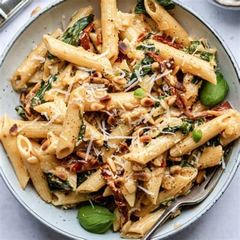 sun-dried-tomato-pasta-with-spinach-the-last-food-blog image