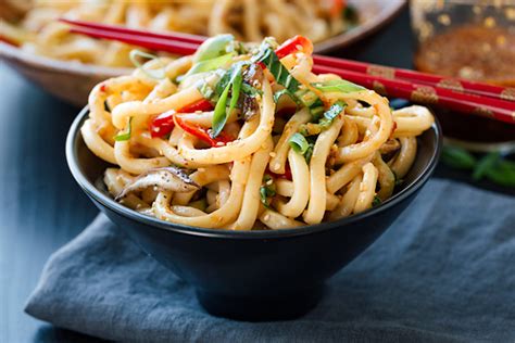 chilled-garlic-sesame-udon-noodles-with-vegetables image