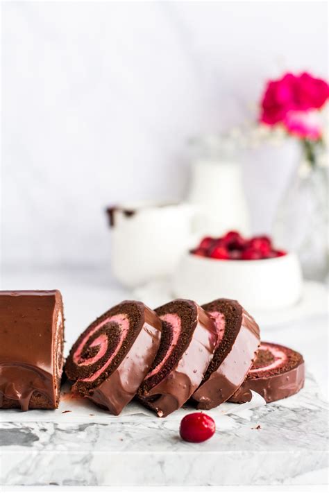 chocolate-and-cranberry-cake-roll-bite-it-quick image