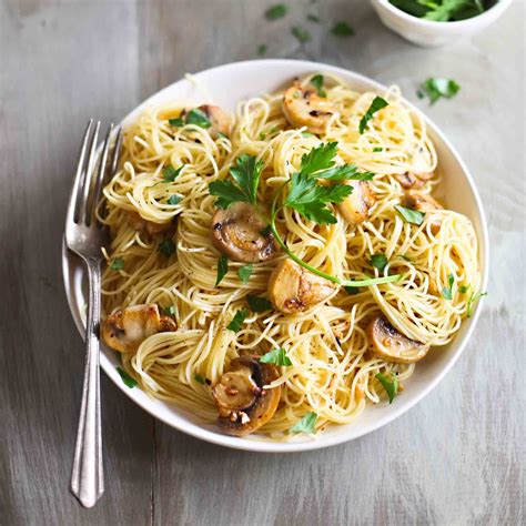 spaghettini-with-mushrooms-garlic-and-oil-food-wine image