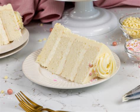 white-chocolate-mousse-cake-filling-fluffy image