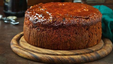 traditional-irish-porter-cake-foodwine image