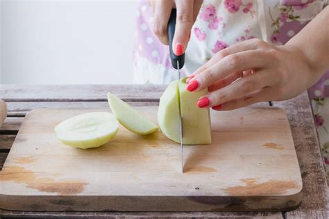 how-to-slice-apples-for-pie-with-pictures-pretty image