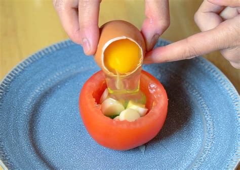 cooking-an-egg-in-a-tomato-emmymade image