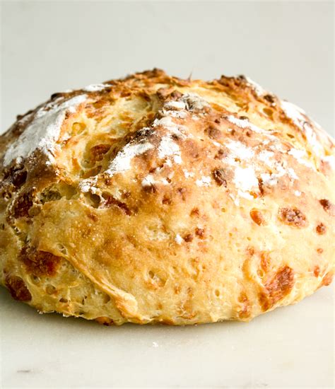 no-knead-cheese-garlic-bread-the-desserted-girl image