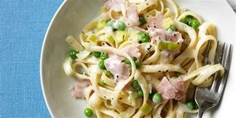 creamy-pasta-with-leeks-peas-ham-pasta image
