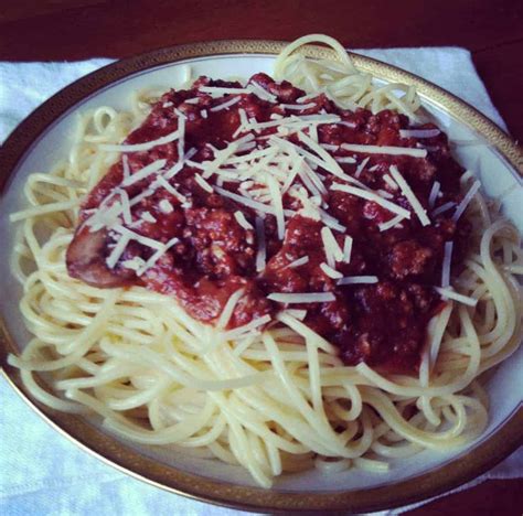 dads-spaghetti-and-meat-sauce-the-lemon-bowl image