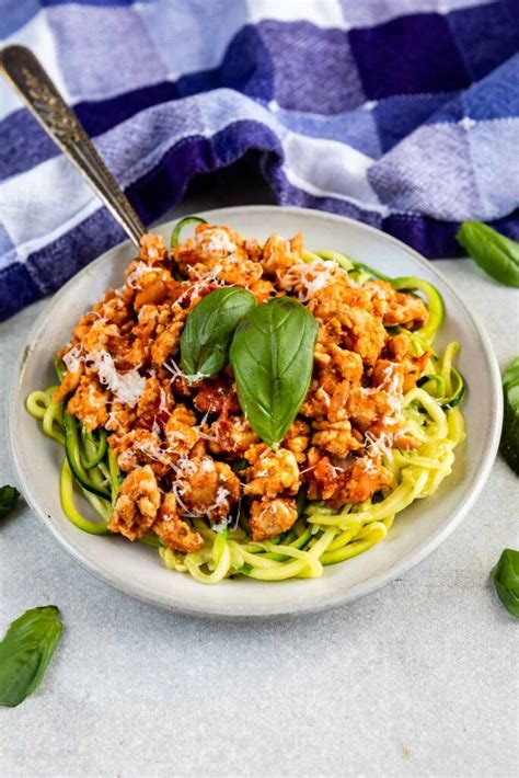 zucchini-noodles-with-meat-sauce-easy-good-ideas image